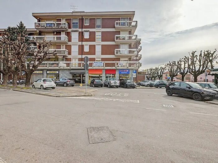 Appartamento con 5 locali in vendita in Via Tonale, Varese