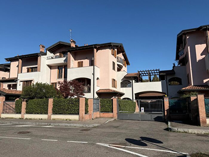 Appartamento trilocale in vendita in Via Antonio Gramsci, Gaggiano