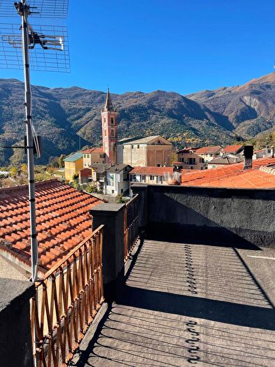Casa con 7 locali in vendita in Via Novembre, Cosio Di Arroscia