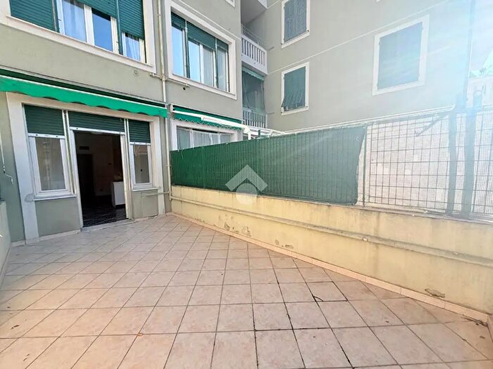 Appartamento con 5 locali in vendita in Via Coronata, Genova