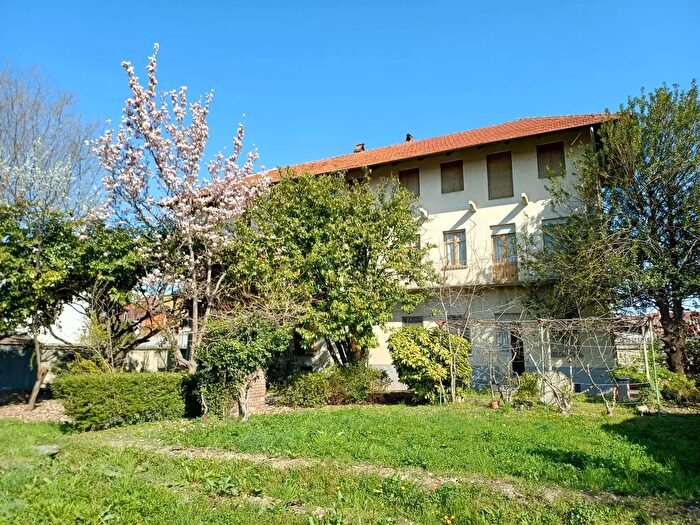 Casa con 11 locali in vendita in Via Martiri della Libertà, Nole