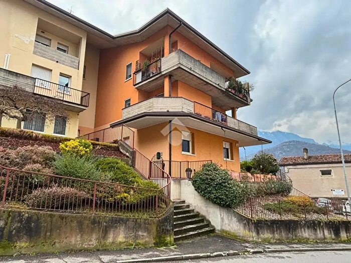 Appartamento trilocale in vendita in Via Scura, Darfo Boario Terme