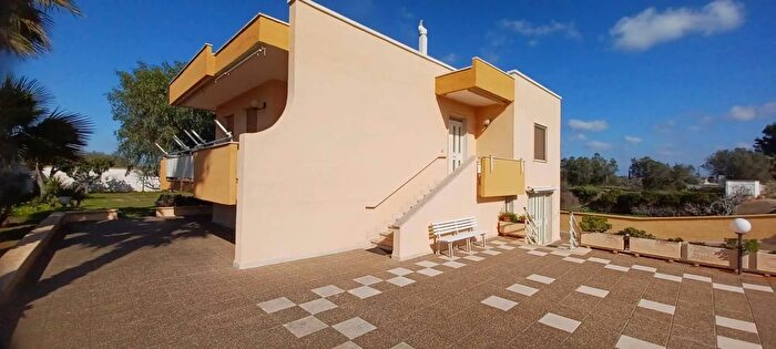 Casa con 7 locali in vendita in Via Francesco Muci Porto Cesareo, Porto Cesareo