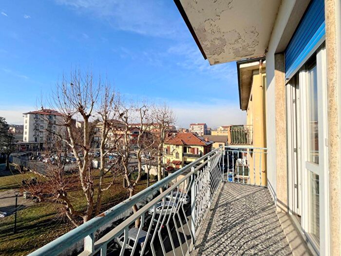 Appartamento trilocale in affitto in Via San Quirico, Nichelino