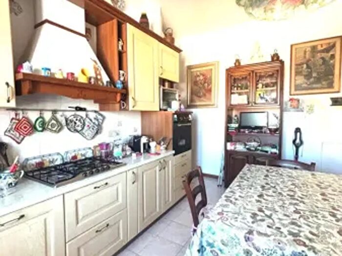 Appartamento trilocale in vendita in Via del Marzocco, Livorno