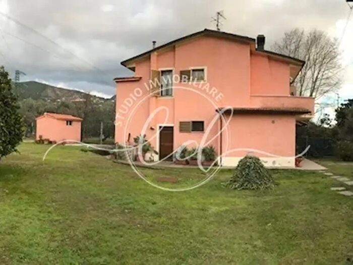 Casa con 5 locali in vendita in Pietrasanta