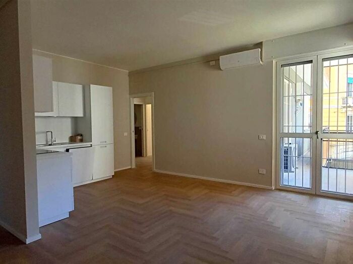 Appartamento quadrilocale in affitto in Via Maiocchi, Morgagni, Milano