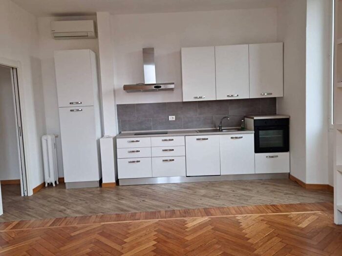 Appartamento trilocale in affitto in Via Spartaco, Montenero, Milano