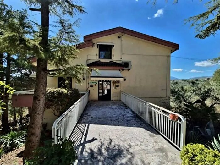 Casa con 11 locali in vendita in Contrada Arcitelli, Cugnoli