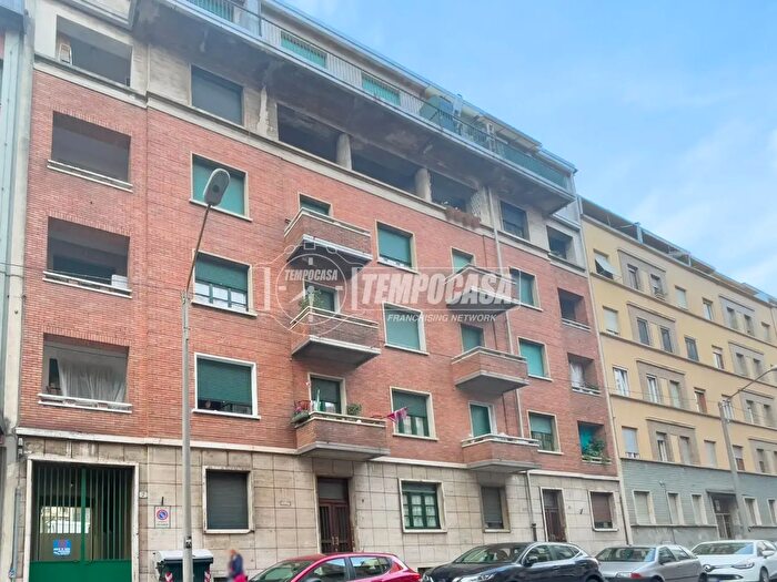 Appartamento trilocale in vendita in Via Mombarcaro, Torino