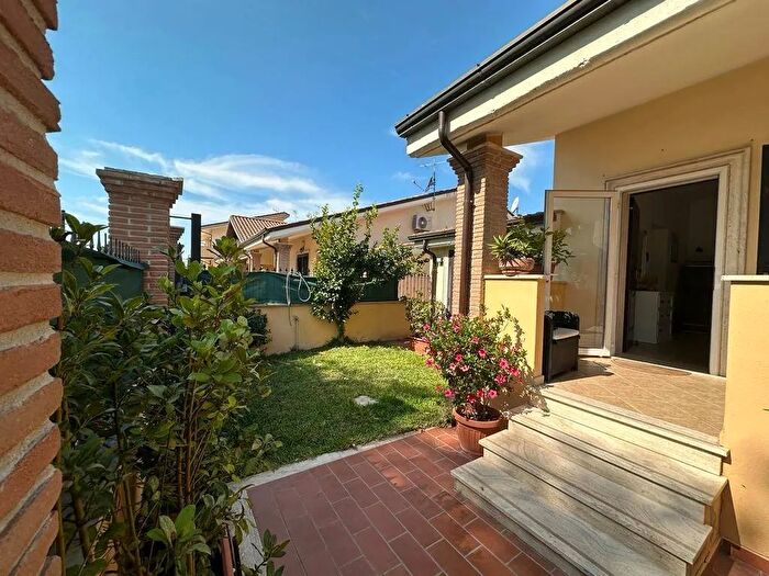 Casa quadrilocale in vendita in Via Alfonso Airoldi Roma, Roma