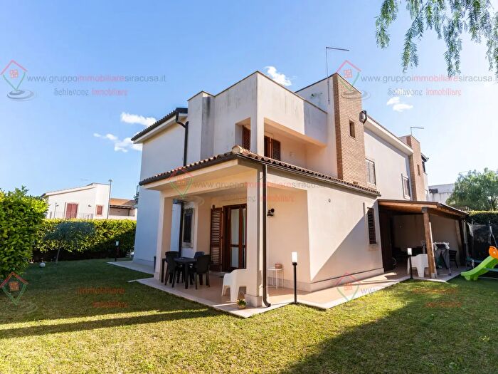 Casa con 6 locali in vendita in Siracusa