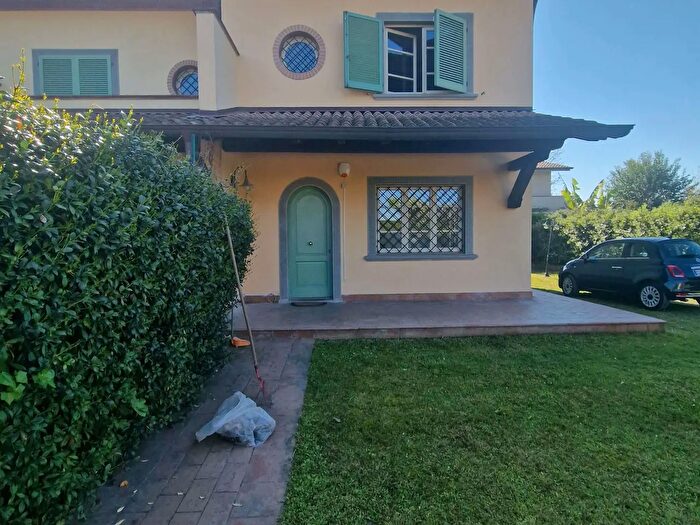 Casa con 9 locali in vendita in Via Provinciale, Forte Dei Marmi