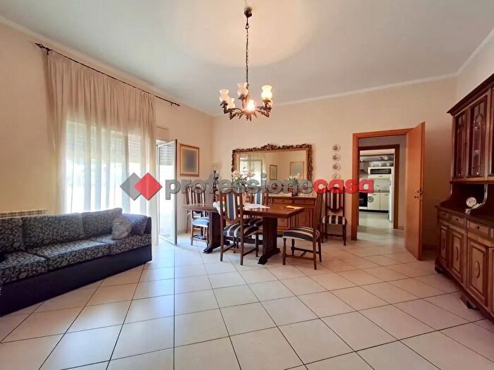 Appartamento con 5 locali in vendita in Via Re Martino, Catania