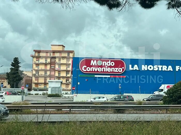 Appartamento trilocale in vendita in Via Atenasio, Palermo
