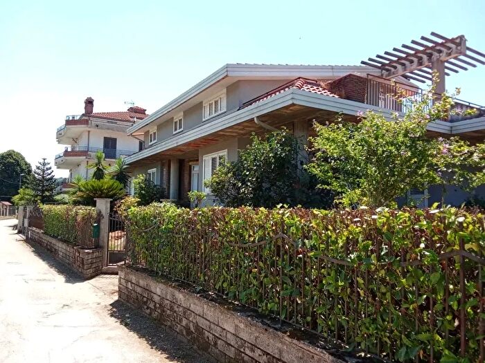 Casa con 10 locali in vendita in Via Volturno, Vairano Patenora