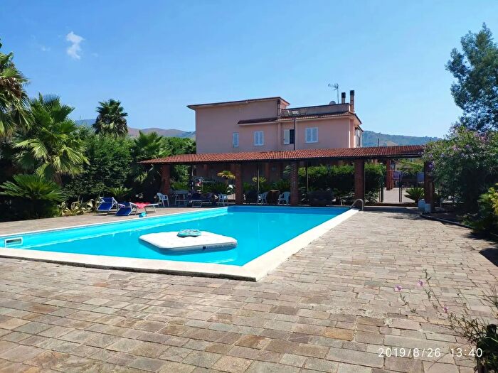 Casa con 14 locali in vendita in Piedimonte, Sessa Aurunca