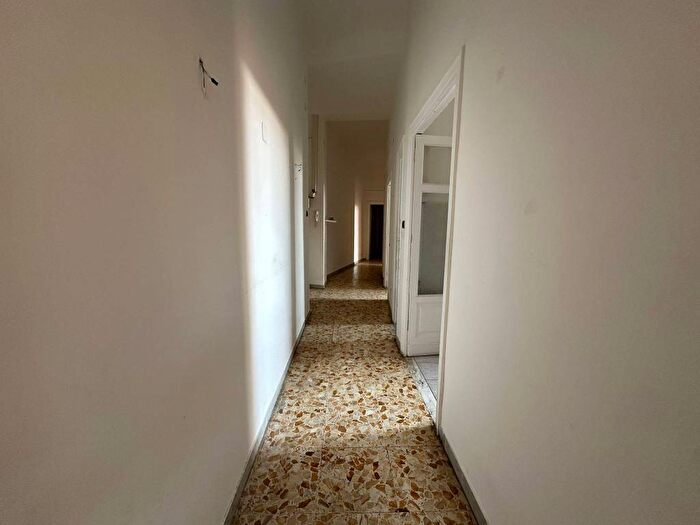 Appartamento con 5 locali in affitto in Via Raffaele Morghen, Vomero, Napoli