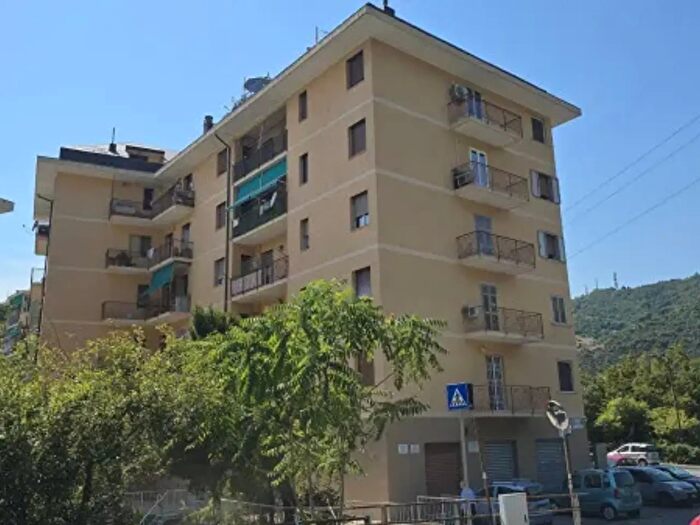 Appartamento quadrilocale in vendita in Via Pietro Balestrazzi, Genova