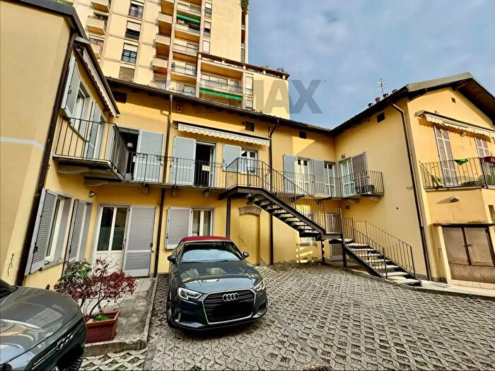Appartamento trilocale in affitto in Via Rainoldi, Varese