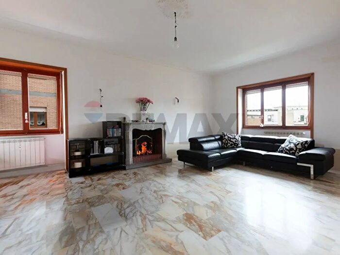 Appartamento con 8 locali in vendita in Via Piave, Viterbo