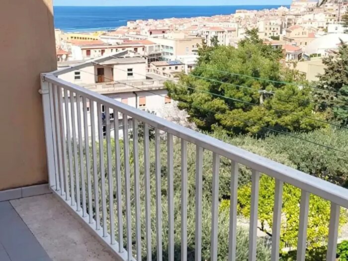 Appartamento quadrilocale in vendita in Via Pietragrossa, Cefalu