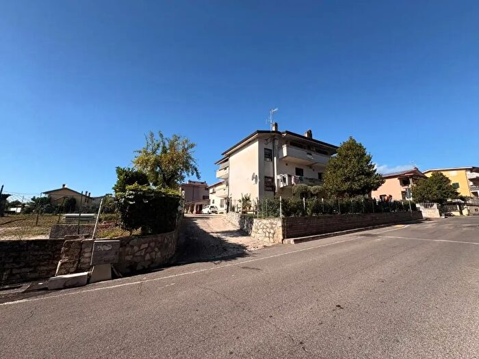 Appartamento trilocale in vendita in V Algidus, Lariano