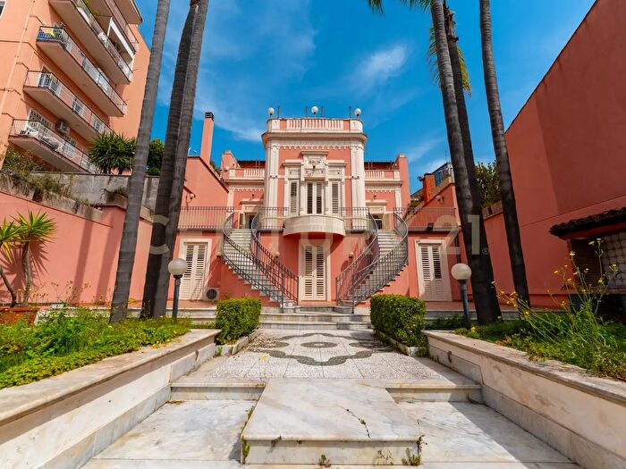 Casa con 15 locali in vendita in Via Ingegnere, Catania