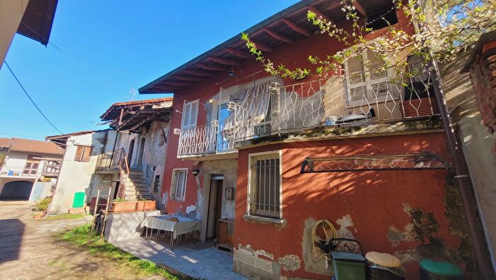 Casa trilocale in vendita in Via Narciso Nicola Orsa Coarezza Somma Lombardo Varese Lombardia Italia, Somma Lombardo