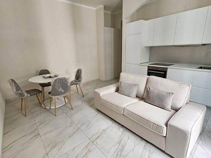 Appartamento bilocale in affitto in Via Costanza, Washington, Milano