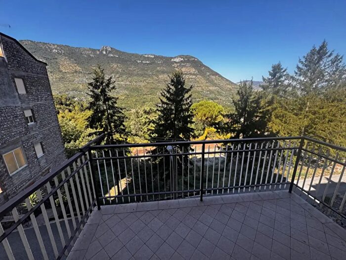 Appartamento con 5 locali in vendita in Vallecorsa