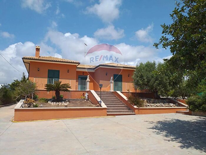 Casa con 11 locali in vendita in Marina di Modica Snc, Modica