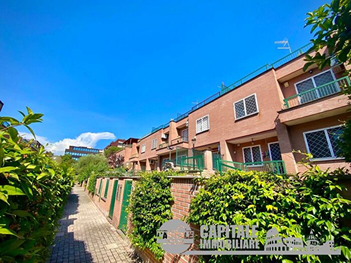Casa con 6 locali in vendita in Torrino, Roma
