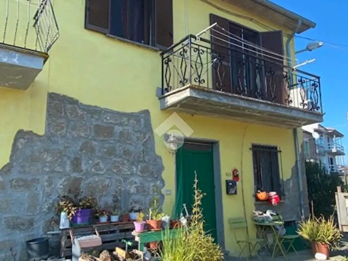 Casa trilocale in vendita in Via Giglio Vecchio, Montefiascone