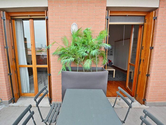 Appartamento trilocale in affitto in Via Filippo Argelati, Navigli Darsena, Milano