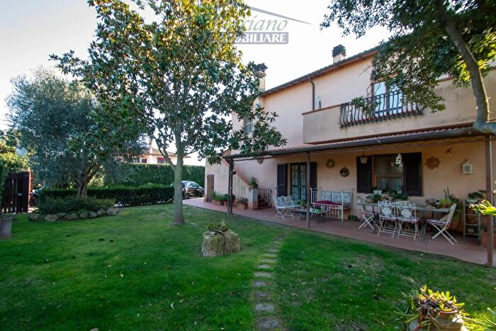 Casa con 9 locali in vendita in Strada Valmarina, Capalbio