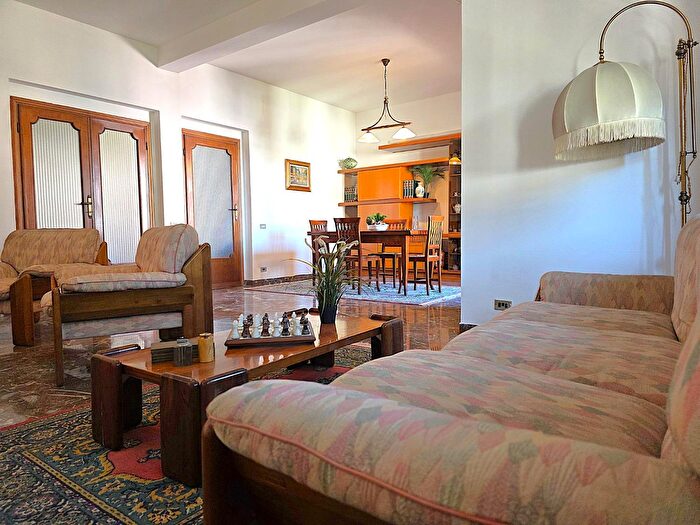 Appartamento con 7 locali in vendita in Via Francesco Pacchi, Fucecchio