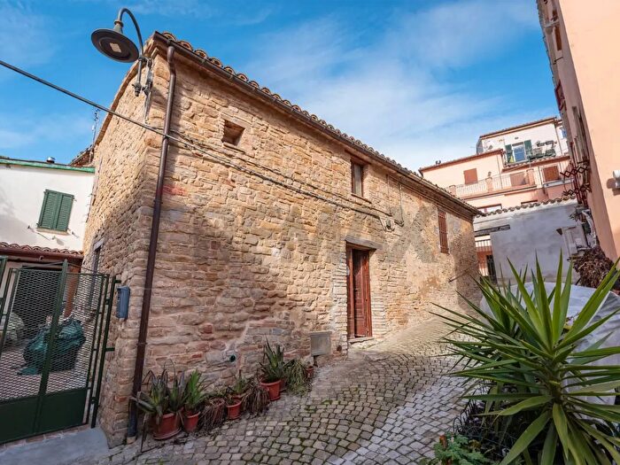 Casa quadrilocale in vendita in Vicolo Cocciari, Apiro