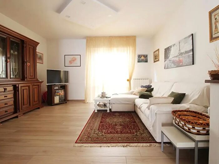 Appartamento con 5 locali in vendita in Via Carissimi, Prato