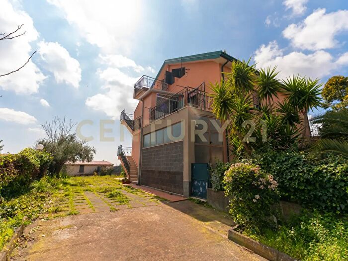 Casa con 7 locali in vendita in Via Benedetto Croce, Pedara