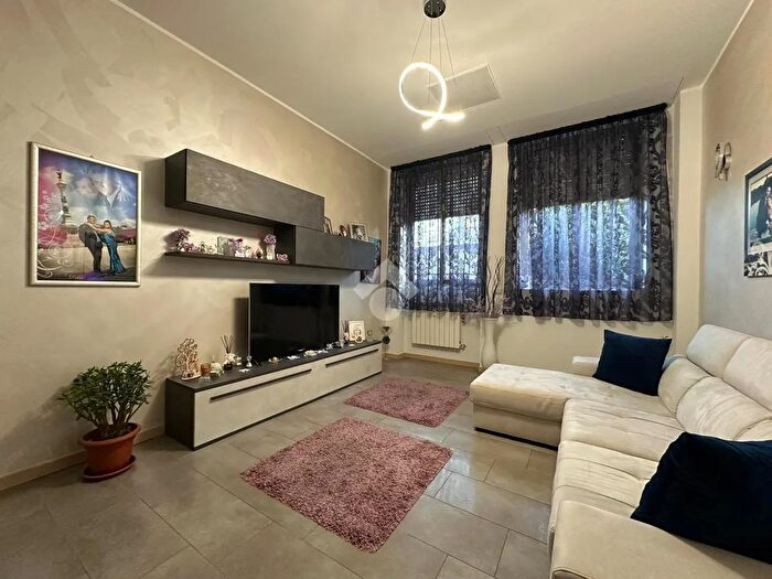 Appartamento trilocale in vendita in Via Giacomo Tosi, Monza