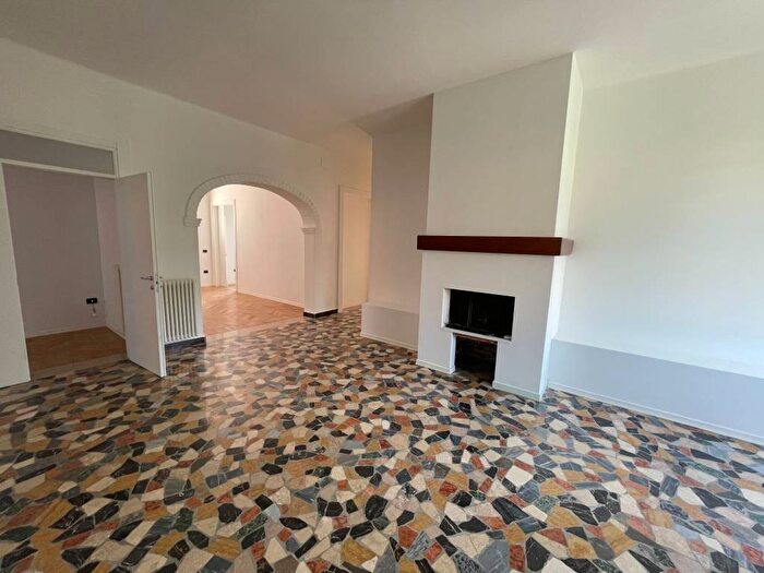 Appartamento con 5 locali in affitto in Centro, Schio