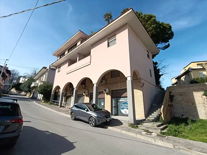 Appartamento bilocale in vendita in Via Michetti B, Francavilla Al Mare