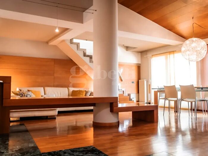 Appartamento con 5 locali in vendita in Via Loreto, Belluno