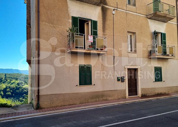 Appartamento con 5 locali in vendita in Via Cavour, Stimigliano