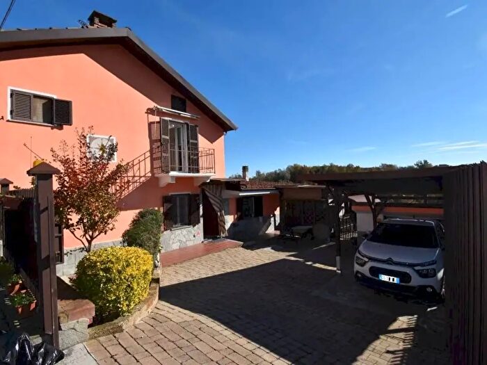 Casa quadrilocale in vendita in Via Collina Forni, Montaldo Scarampi