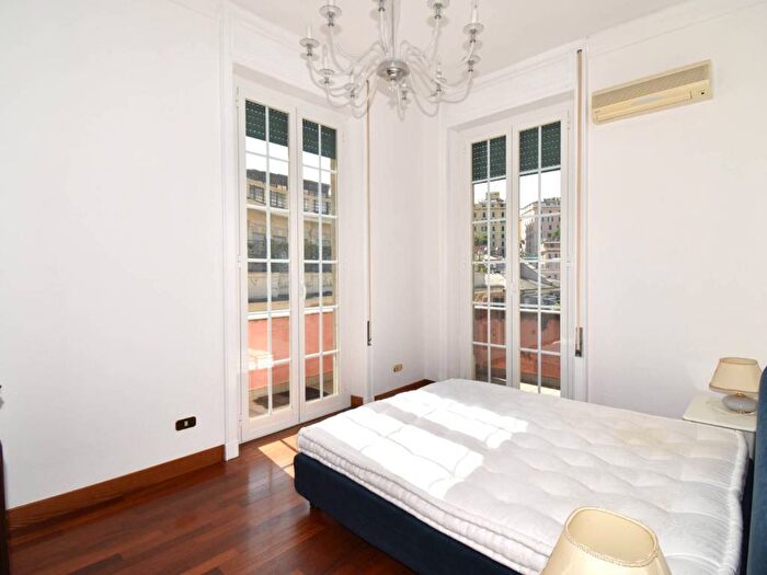 Appartamento quadrilocale in affitto in Via Bernardo Castello, Quadrilatero, Genova