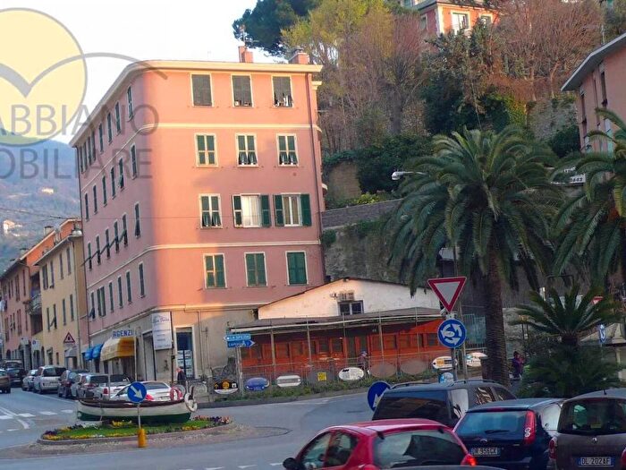 Appartamento con 6 locali in affitto in Via Biagio Assereto, Centro, Recco