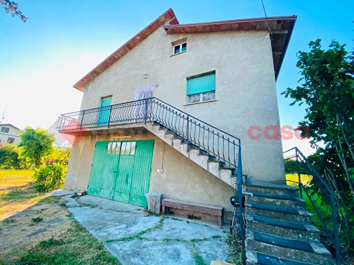 Casa trilocale in vendita in Viano