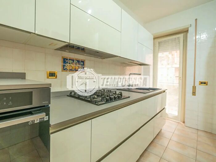 Appartamento trilocale in vendita in Via Claudio Asello, Roma